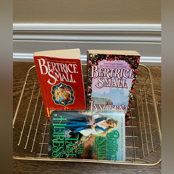 Vintage 90’S/2000’S Edition BEATRICE SMALL Soft Cover Novels X 3 LOT Books Adult - Picture 3 of 11